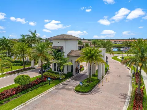 View/Area - 3323 W 96th Pl, Hialeah, FL 33018 photo 5 of 10
