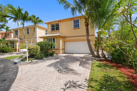 1282 Grant Ct, Hollywood, FL 33019
