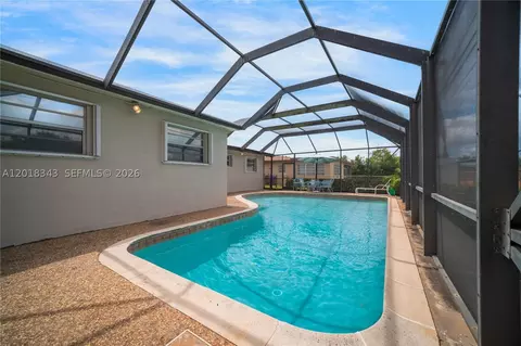 810 NW 78th Ave, Pembroke Pines, FL 33024