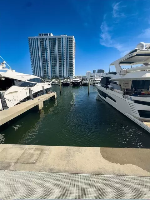 17111 Biscayne Blvd, North Miami Beach, FL 33160