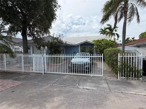 13965 SW 10th St, Miami, FL 33184