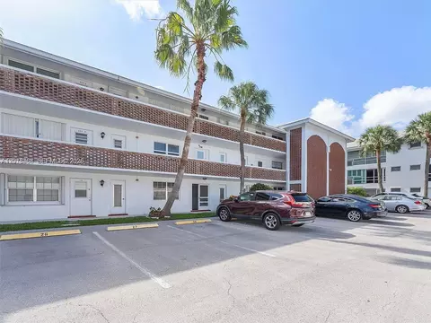 2050 NE 39th St #W112, Lighthouse Point, FL 33064