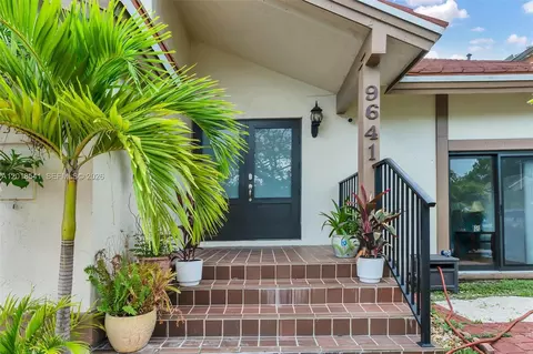 9641 SW 148th Pl, Miami, FL 33196