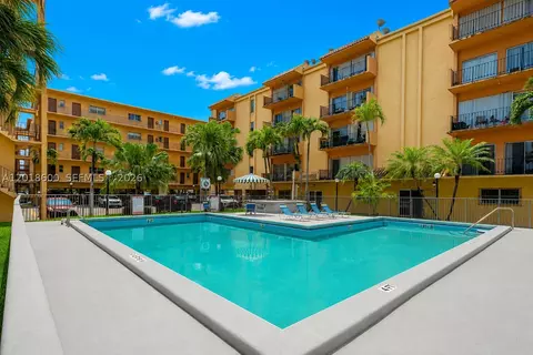 1900 W 54th St #220, Hialeah, FL 33012