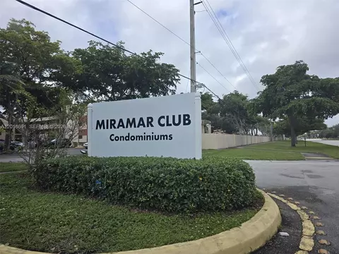 3396 Foxcroft Rd #113, Miramar, FL 33025