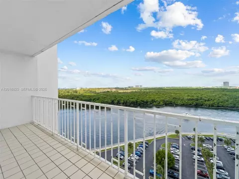 500 Bayview Dr #1421, Sunny Isles Beach, FL 33160