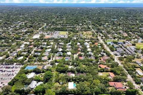 View/Area - 7480 SW 122nd St, Pinecrest, FL 33156 photo 7 of 7