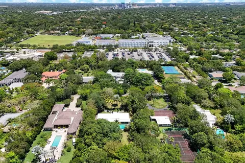 View/Area - 7480 SW 122nd St, Pinecrest, FL 33156 photo 5 of 7