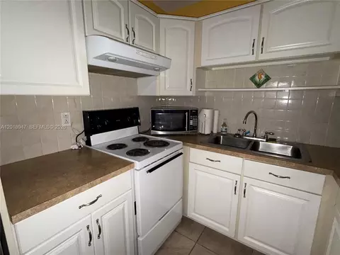 22 SE 3rd Ter #3, Dania Beach, FL 33004 photo 5