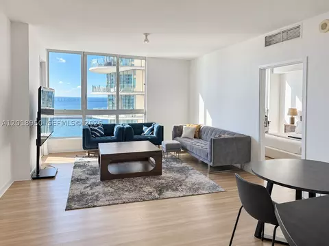 300 S Biscayne Blvd #T-1606, Miami, FL 33131