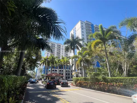 5085 NW 7th St #711, Miami, FL 33126