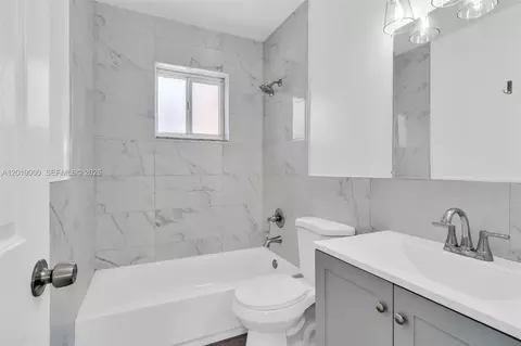 Bath - 10101 W Okeechobee Rd #16202, Hialeah Gardens, FL 33016 photo 1 of 2