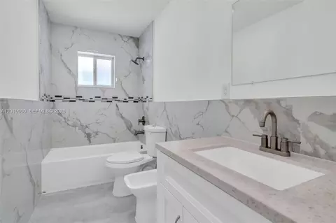 Bath - 10101 W Okeechobee Rd #16202, Hialeah Gardens, FL 33016 photo 2 of 2