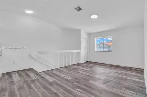 Living - 10101 W Okeechobee Rd #16202, Hialeah Gardens, FL 33016 photo 1 of 3