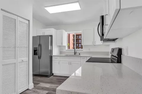 Kitchen - 10101 W Okeechobee Rd #16202, Hialeah Gardens, FL 33016 photo 1 of 3
