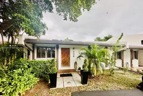 509 NE 199th Ln #3A, Miami, FL 33179