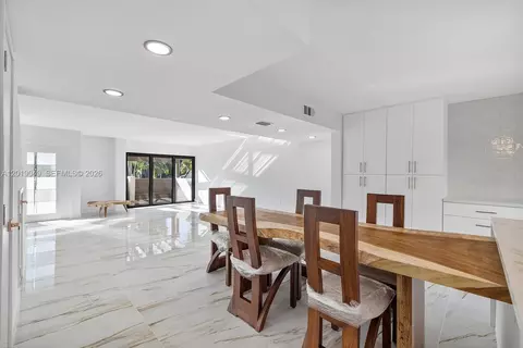 16449 NE 26th Ave #16, North Miami Beach, FL 33160