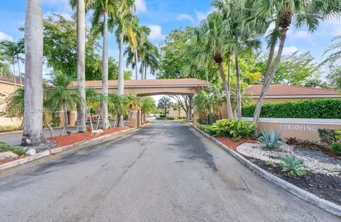 11461 Lakeview Dr #8A, Coral Springs, FL 33071