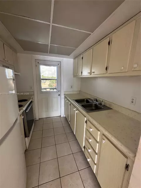 1050 E Sample Rd #208, Pompano Beach, FL 33064 photo 3
