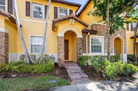9133 SW 227th St #5, Cutler Bay, FL 33190