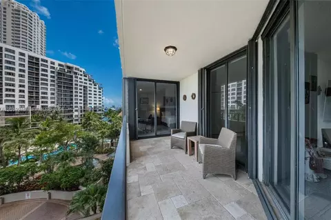 Exterior - 520 Brickell Key Dr #A710, Miami, FL 33131 photo 3 of 6