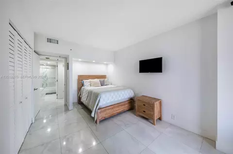Bedroom - 520 Brickell Key Dr #A710, Miami, FL 33131 photo 4 of 5
