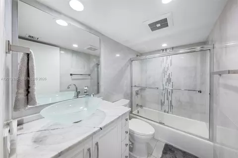 Bath - 520 Brickell Key Dr #A710, Miami, FL 33131 photo 1 of 4
