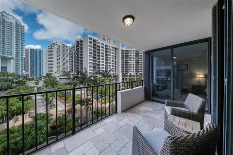 Exterior - 520 Brickell Key Dr #A710, Miami, FL 33131 photo 4 of 6
