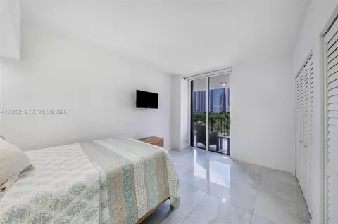 Bedroom - 520 Brickell Key Dr #A710, Miami, FL 33131 photo 3 of 5