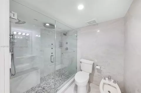 Bath - 520 Brickell Key Dr #A710, Miami, FL 33131 photo 3 of 4