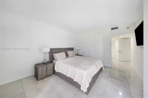 Bedroom - 520 Brickell Key Dr #A710, Miami, FL 33131 photo 2 of 5