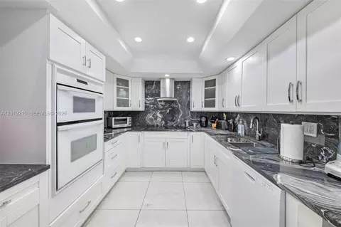 Kitchen - 520 Brickell Key Dr #A710, Miami, FL 33131 photo 2 of 3