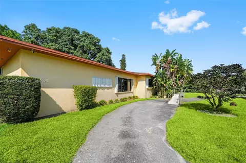 Exterior - 511 Dunad Ave, Opa Locka, FL 33054 photo 2 of 9