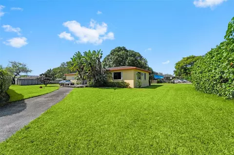 Exterior - 511 Dunad Ave, Opa Locka, FL 33054 photo 4 of 9