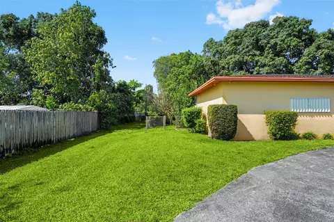 Exterior - 511 Dunad Ave, Opa Locka, FL 33054 photo 7 of 9