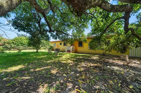 Exterior - 511 Dunad Ave, Opa Locka, FL 33054 photo 8 of 9