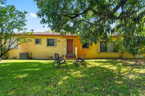 Exterior - 511 Dunad Ave, Opa Locka, FL 33054 photo 3 of 9