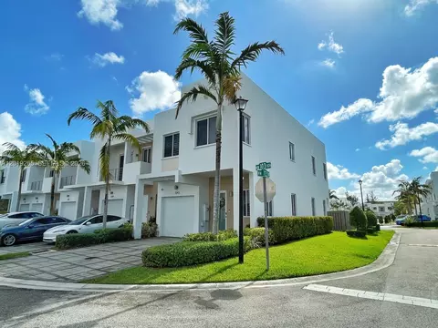7243 NW 103rd Path, Doral, FL 33178