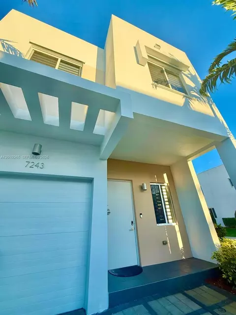 7243 NW 103rd Path, Doral, FL 33178