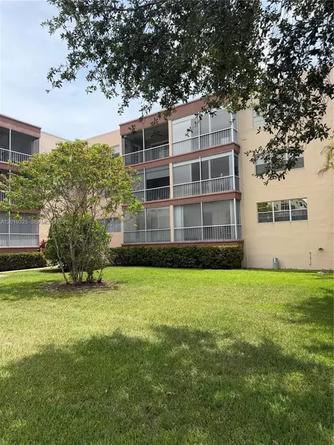 6701 Cypress Rd #109, Plantation, FL 33317