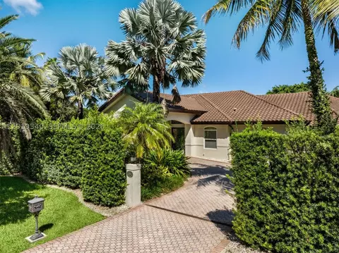 Exterior - 12801 Old Cutler Rd, Pinecrest, FL 33156 photo 10 of 12