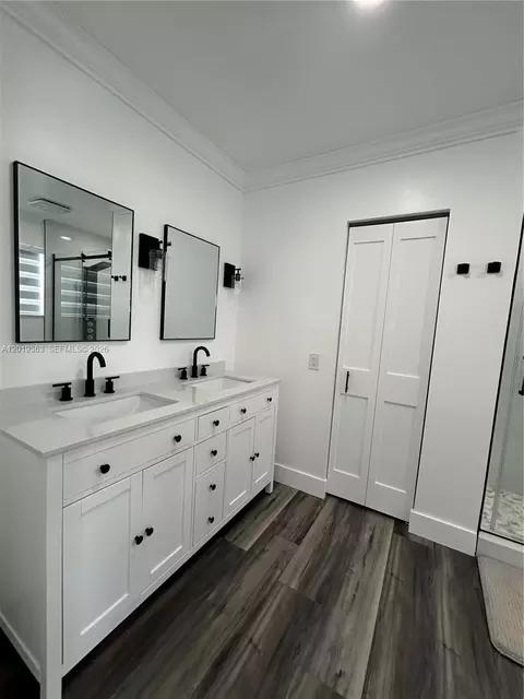 Bath - 6832 W 2nd Ct, Hialeah, FL 33014 photo 2 of 4