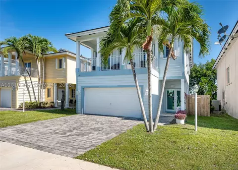 3179 NE 4th St, Homestead, FL 33033