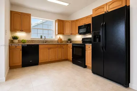 Undisclosed, Hialeah, FL 33015 photo 4