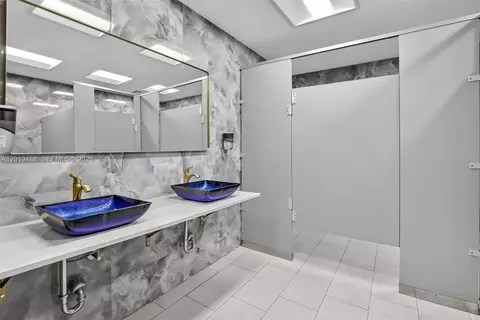 Bath - 2808 N 46th Ave #E654, Hollywood, FL 33021 photo 5 of 5