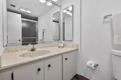 Bath - 2808 N 46th Ave #E654, Hollywood, FL 33021 photo 4 of 5