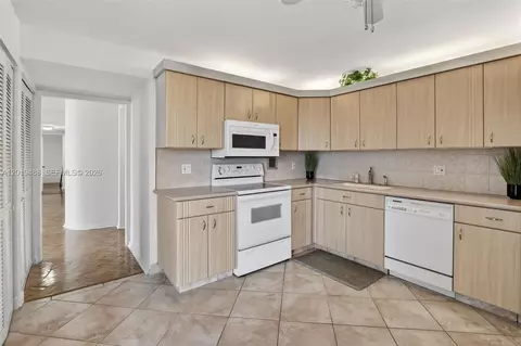 Kitchen - 2808 N 46th Ave #E654, Hollywood, FL 33021 photo 2 of 2