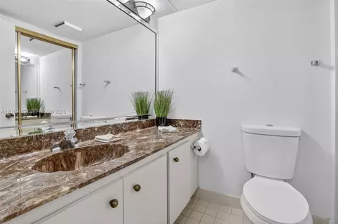 Bath - 2808 N 46th Ave #E654, Hollywood, FL 33021 photo 1 of 5