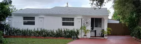 2041 NE 182nd St, North Miami Beach, FL 33162
