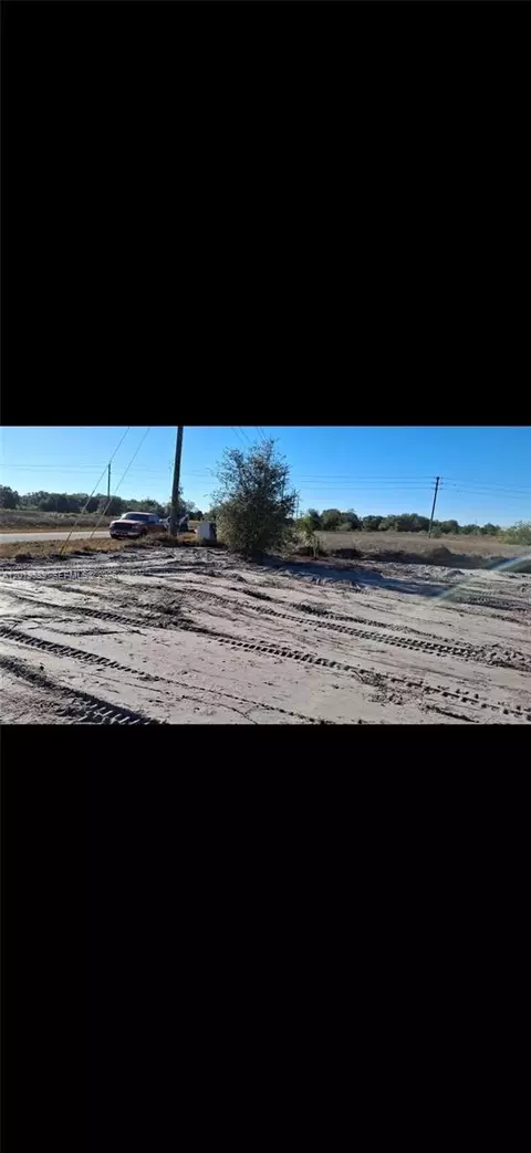4005 E 15th St, Lehigh Acres, FL 33972
